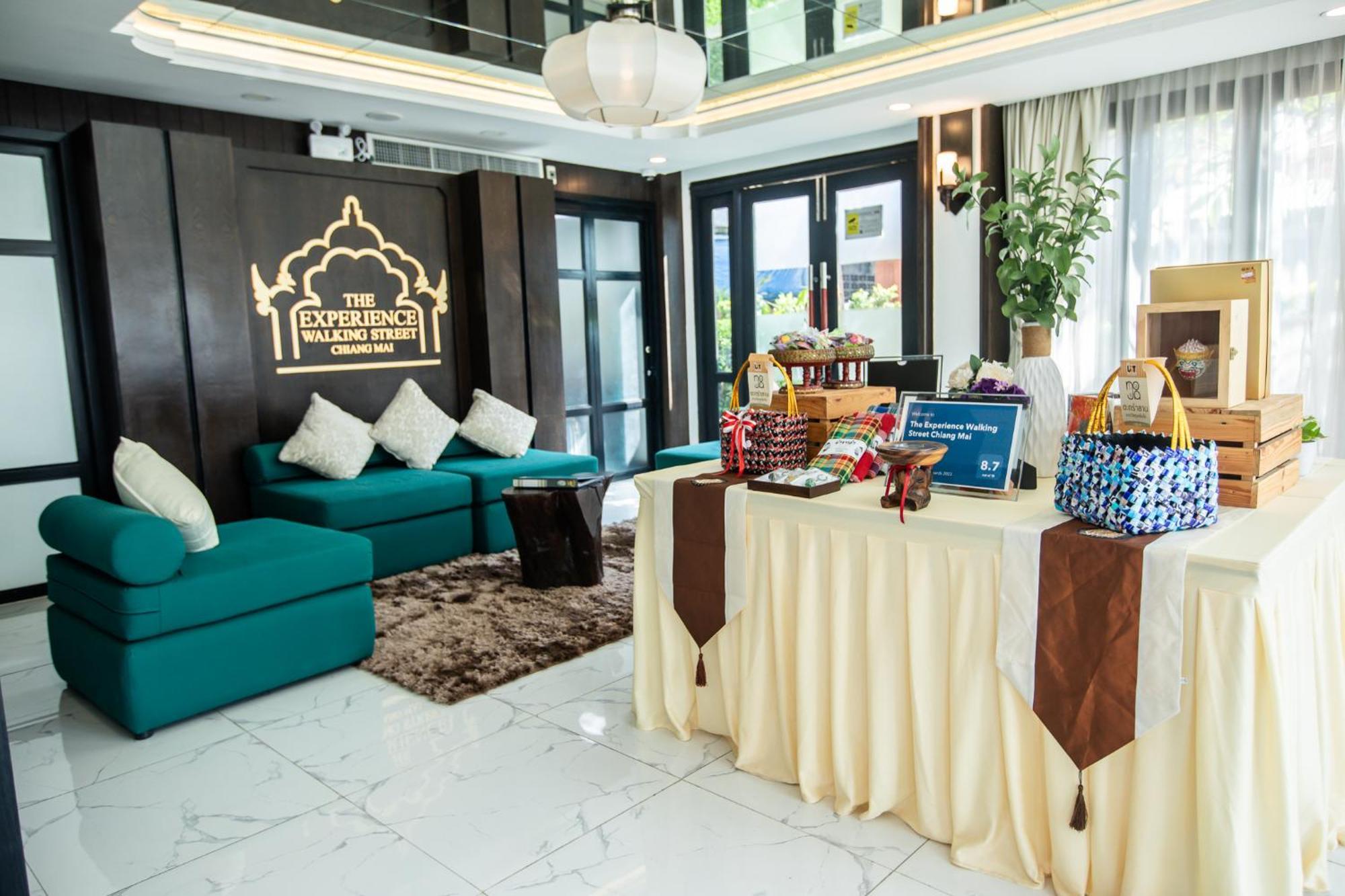 The Experience Walking Street Chiang Mai Hotel Exterior foto